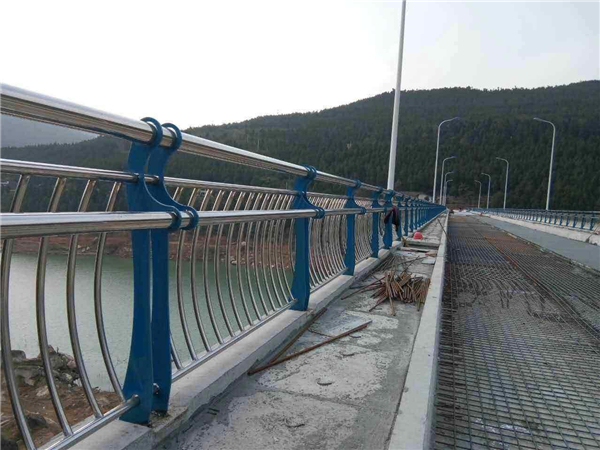 百色不锈钢桥梁护栏的特点及其在桥梁安全中的重要作用