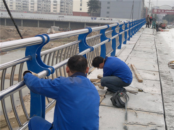 百色不锈钢河道护栏的特性及其在城市景观中的应用